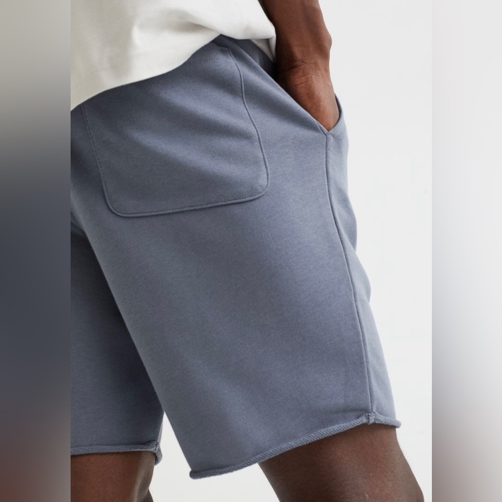 Mens H&M Regular-Fit Raw-Edge Hem French Terry Sweat Shorts - Dark Grey - Size M - Picture 4 of 11